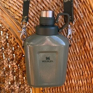 NWOT Stanley Green Canteen Bottle Camping and Hiking